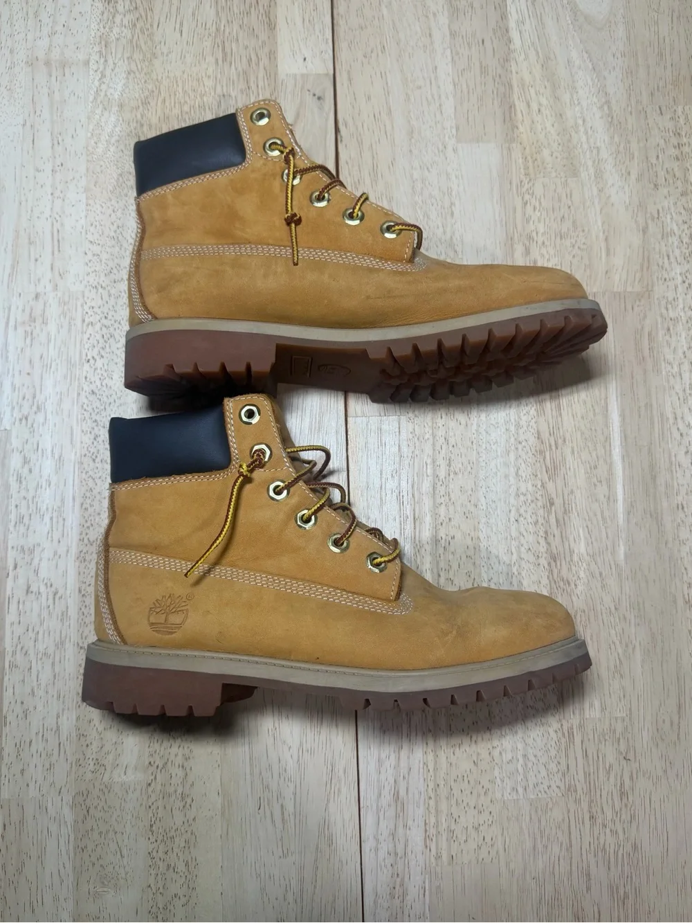 Timberland 6 inch Wheat Premium Leather PrimaLoft Boots Kids 6W Or Womens 8W